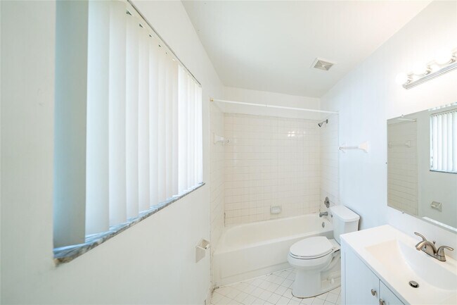 Building Photo - 3453 NW 44th St