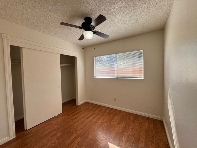 Building Photo - Spacious SW Bakersfield home!
