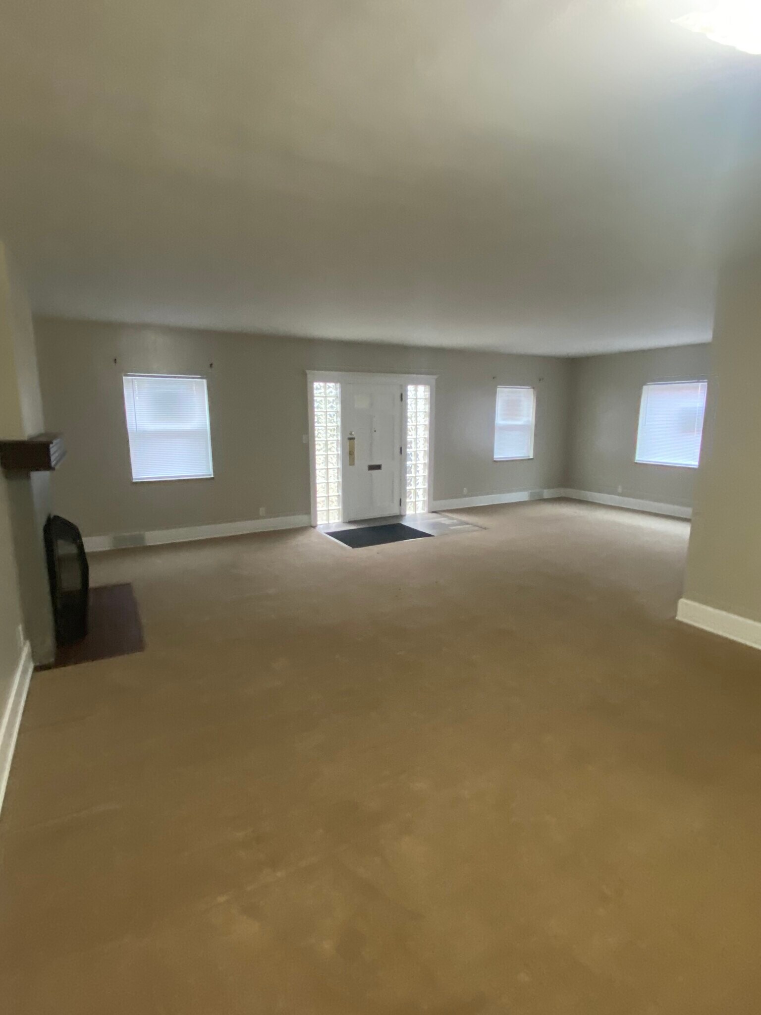 Main large level living room - 246 S Prospect St