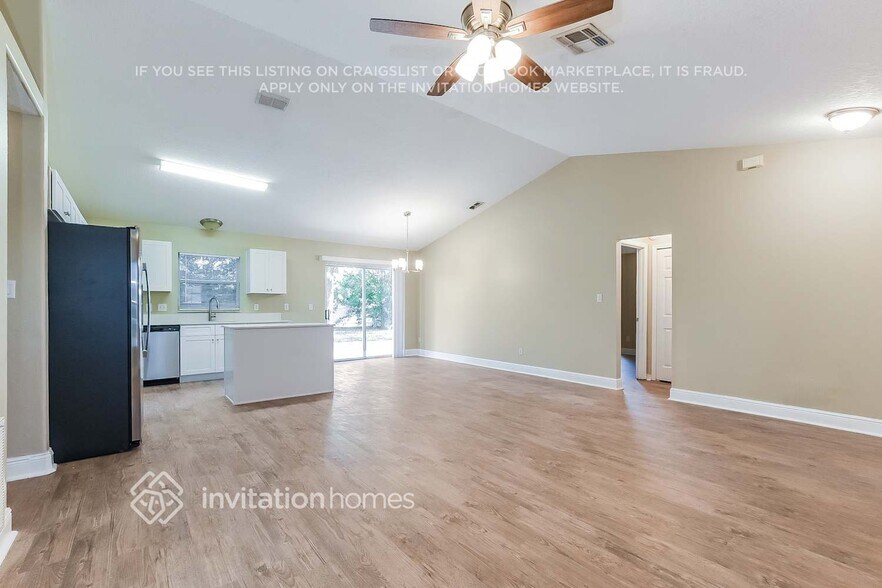 Building Photo - 423 Woodview Dr