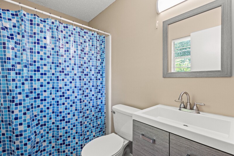 Building Photo - 124 Briarwood Dr