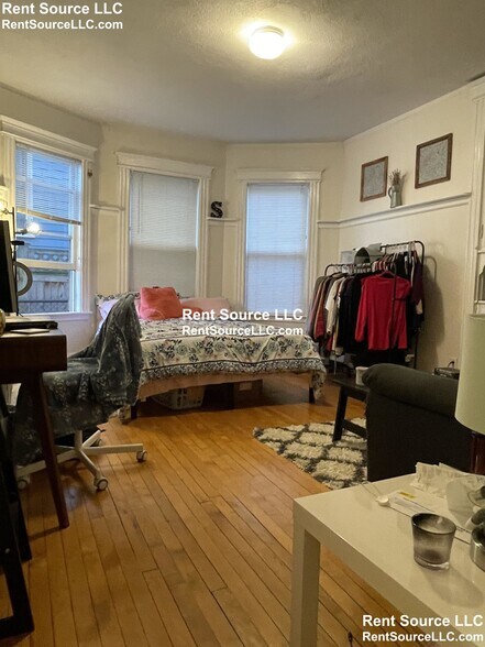 Building Photo - 32 Chatham St