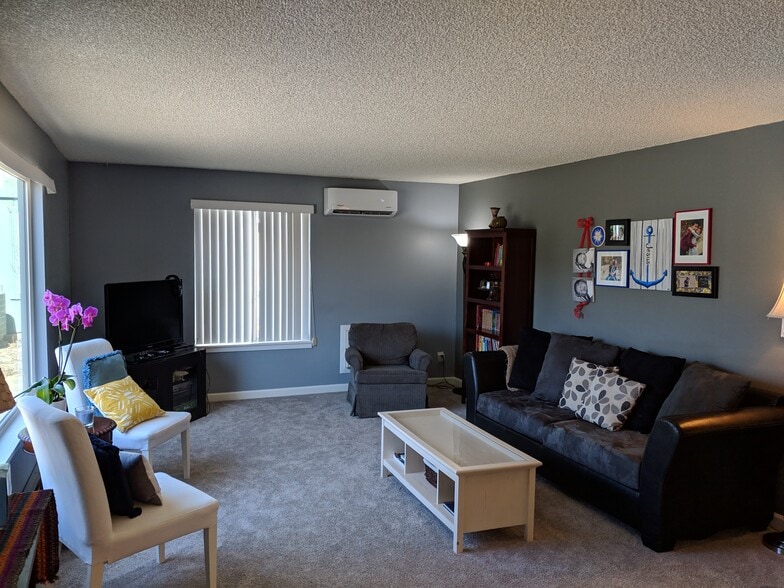 Living Room - 3121 W Hood Ave