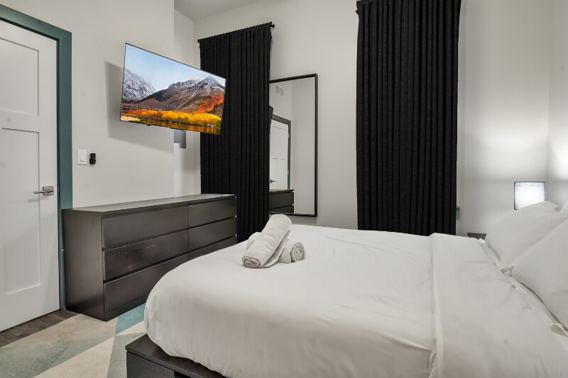 Building Photo - 36 E Utica St