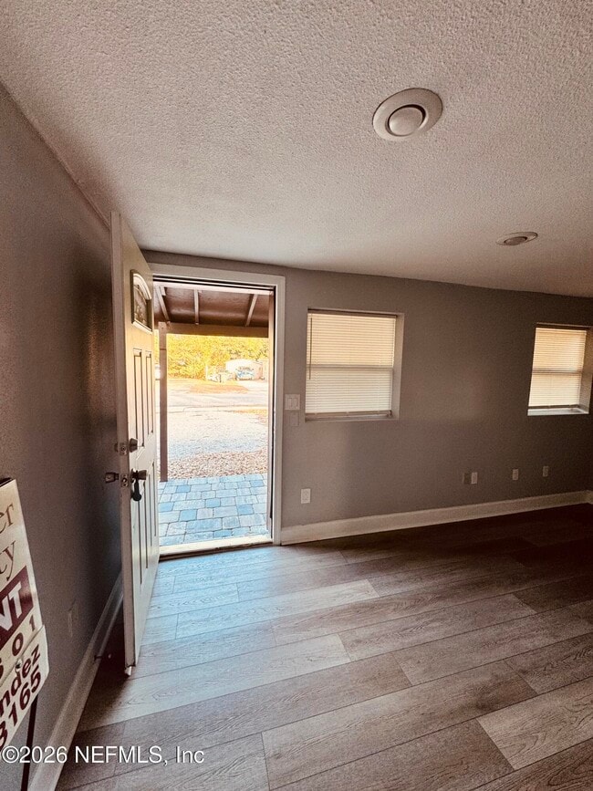 Building Photo - 3926 Ruby Dr W