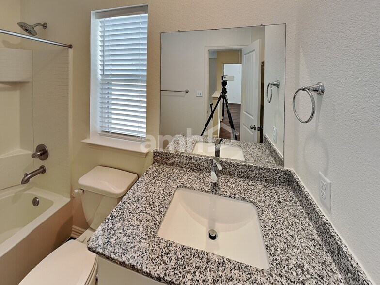 Building Photo - 2717 Deerfield Creek