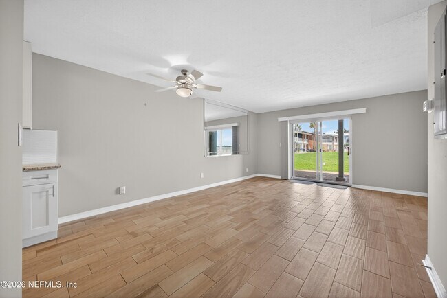 Building Photo - 83 Comares Ave