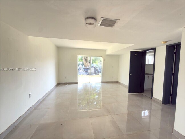 Building Photo - 14010 NE 3rd Ct