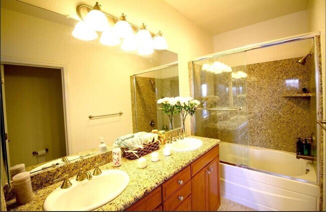 Building Photo - 467 Pariso Terrace