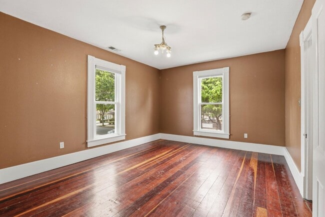 Building Photo - 482 South St