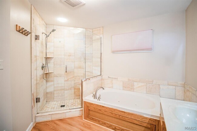 Building Photo - 3309 Lower Lakes Estates Dr