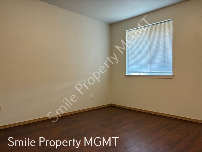 Building Photo - 8826 SE Lafayette St