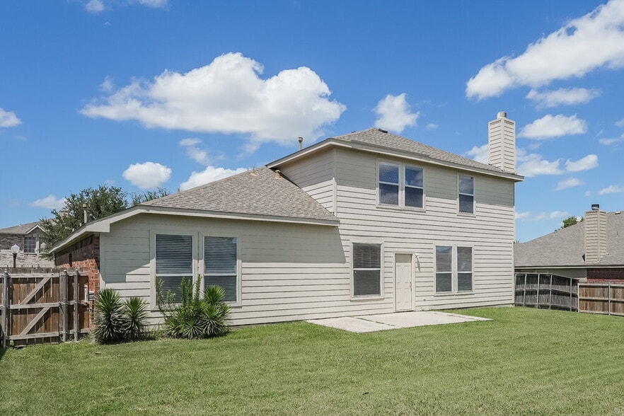 Building Photo - 1010 Hanover Dr