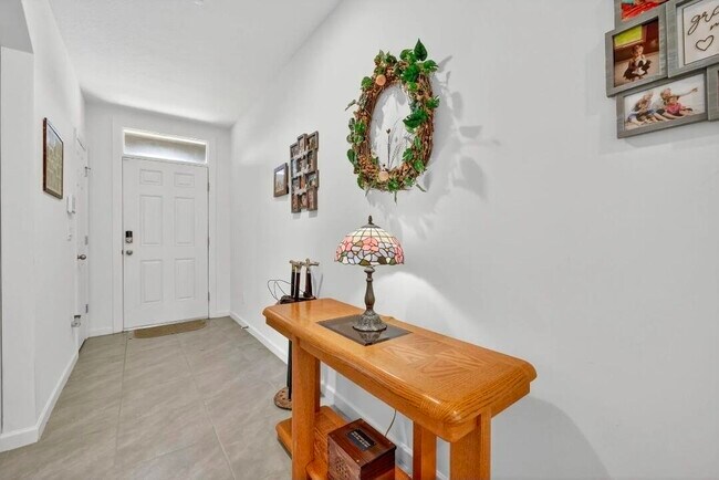 Building Photo - 543 SW Whitmore Dr