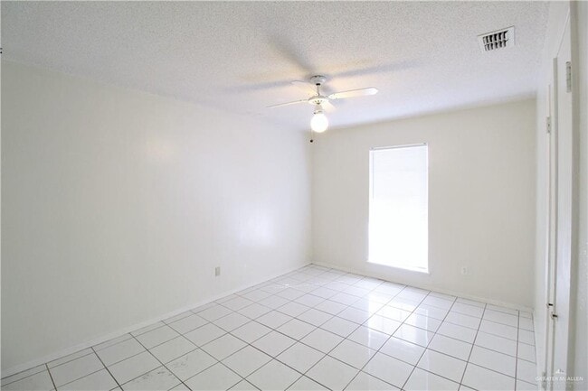 Building Photo - 206 W Esperanza Ave