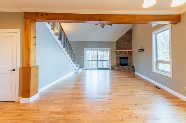 Building Photo - 211 Spicewood Dr