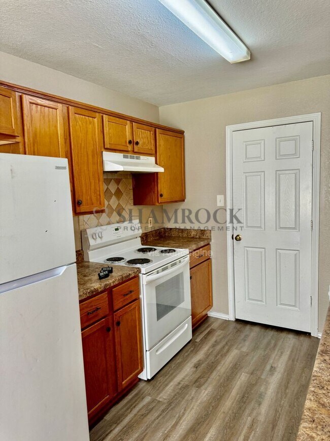 Building Photo - 116 Lindenwood Ln W