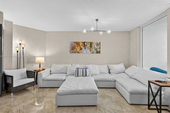 Building Photo - 9821 E Bay Harbor Dr