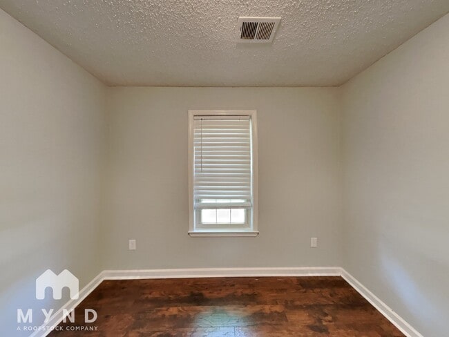 Building Photo - 5704 Ingleside Dr