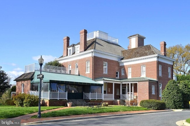 Building Photo - 151 Chevy Chase St