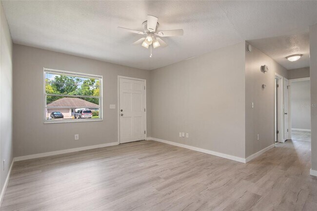 Building Photo - 111 Amigos Rd