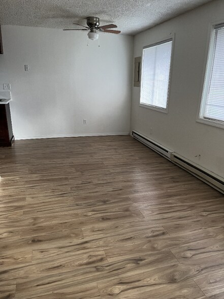 Building Photo - 304 SE 159th Ave