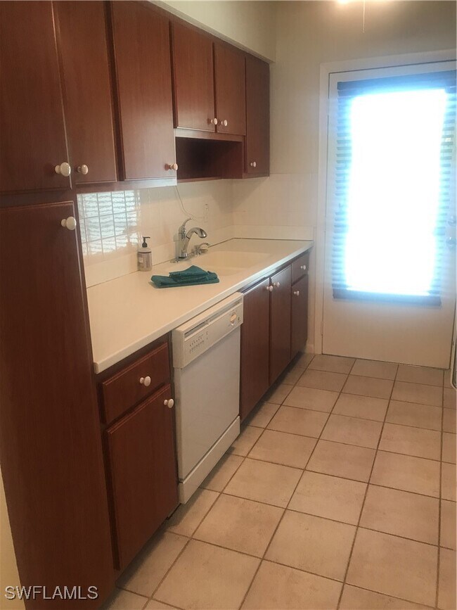 Building Photo - 216 Banyan Blvd