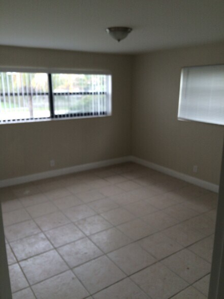 Building Photo - 681 SW 29th Ter