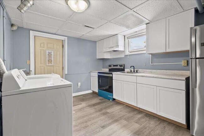 Building Photo - 1416 Starview Dr