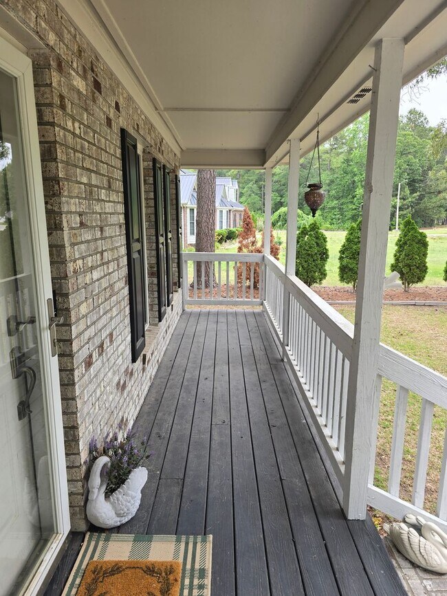 Building Photo - 111 Greentree Dr