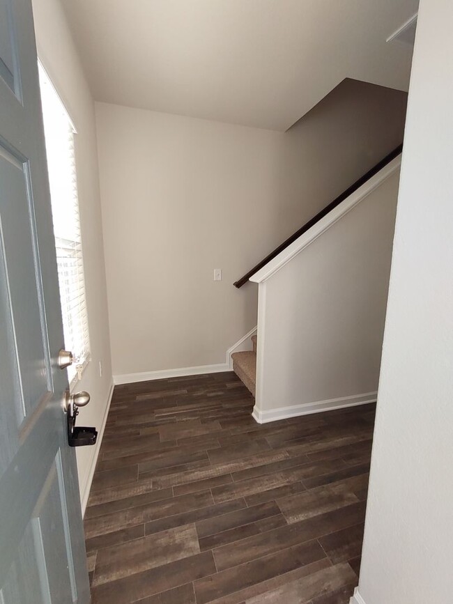 Building Photo - BRAND-NEW Townhome Located in Sanford- Min...