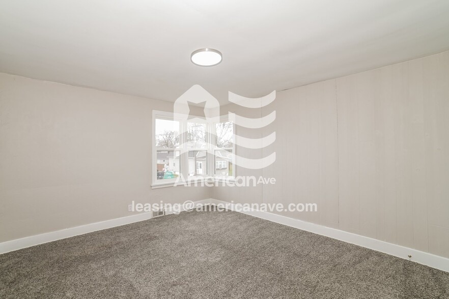 Building Photo - 120 S Cedar St