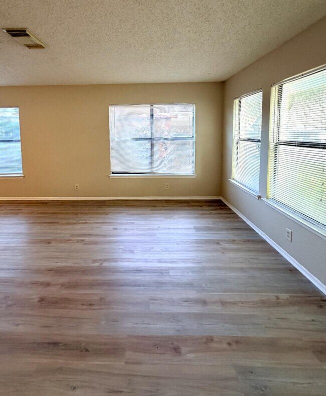 Building Photo - 9202 Roquefort