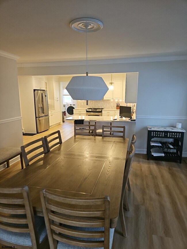 Building Photo - 107 S Dover Ave