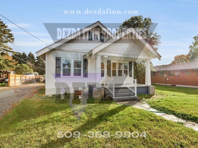 Building Photo - Delightful Bungalow near the Charming Town...