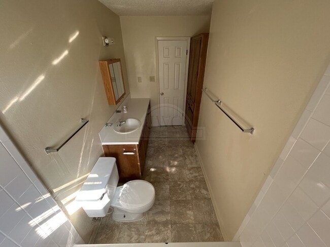 Building Photo - 6702 Wagon Wheel Dr