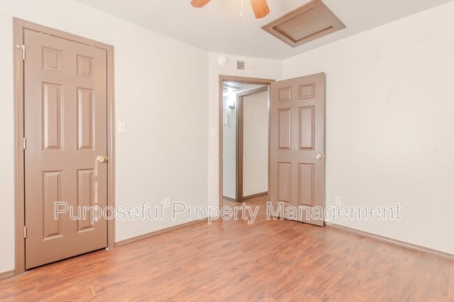 Building Photo - 516 N Ponca Ave