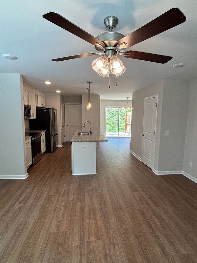Building Photo - 839 Cumberland Dr