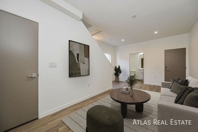 Building Photo - 2640 S Delaware-2