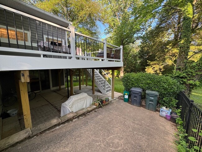 Building Photo - Fantastic 5 Bed 3 Bath Single Family Home ...