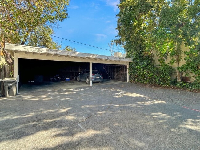 Building Photo - 1300 Hoover St