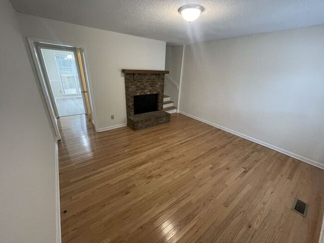 Building Photo - Townhome For Rent