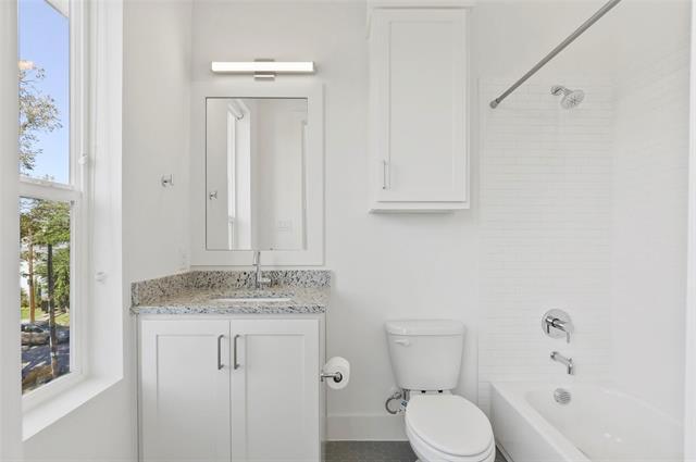 Building Photo - 2319 Kirby St