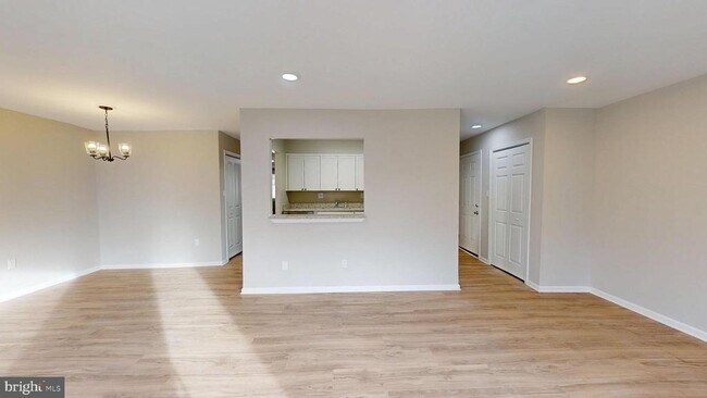 Building Photo - 564 Wilson Bridge Dr