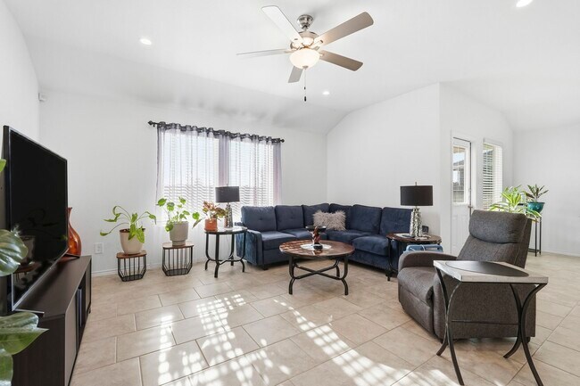 Building Photo - 1046 Appaloosa Ln