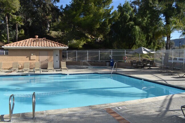 Building Photo - 3 Bedroom 2.5 Bath Townhome in the Knolls- El Cajon