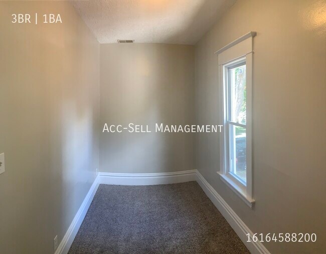 Building Photo - 944 Davis Ave NW