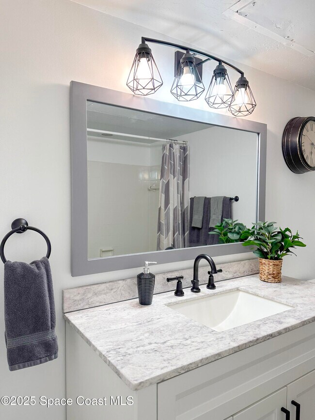 Building Photo - 1900 Brittany Dr