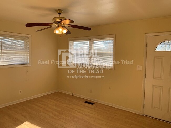 Building Photo - 903 E Bragg St