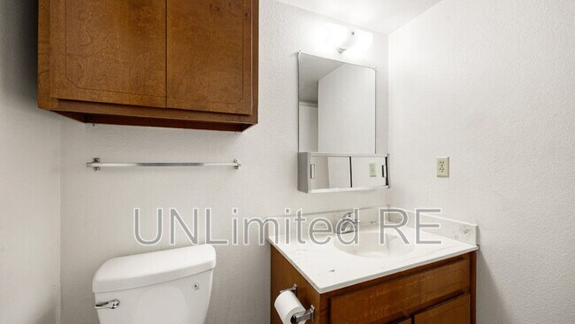 Building Photo - 1637 Canada Crescent